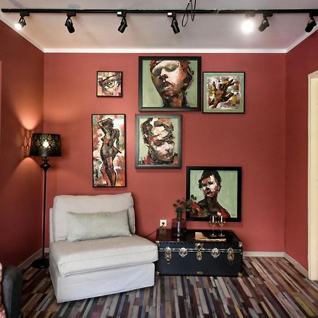 Downtown Oasis: Central Apartments With Cozy Charm ブカレスト エクステリア 写真