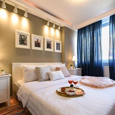 Downtown Oasis: Central Apartments With Cozy Charm ブカレスト エクステリア 写真