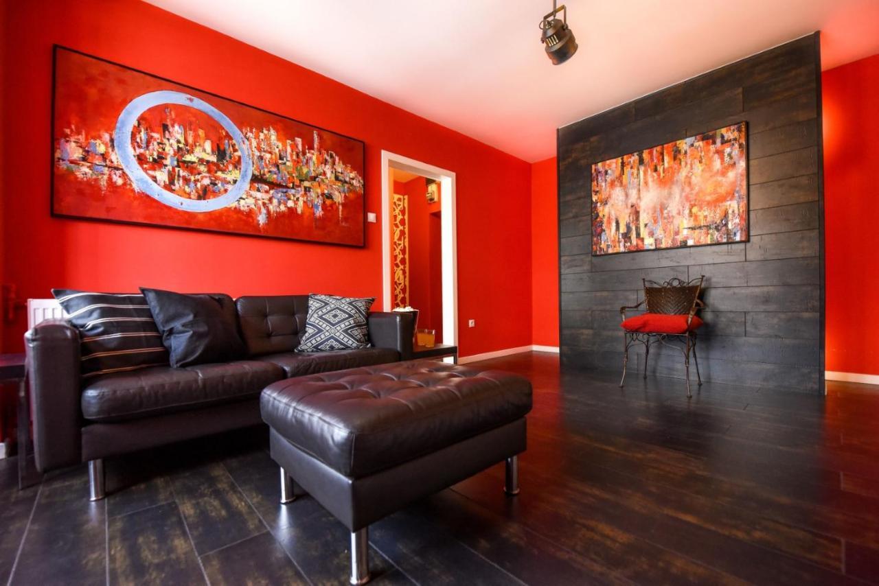 Downtown Oasis: Central Apartments With Cozy Charm ブカレスト エクステリア 写真