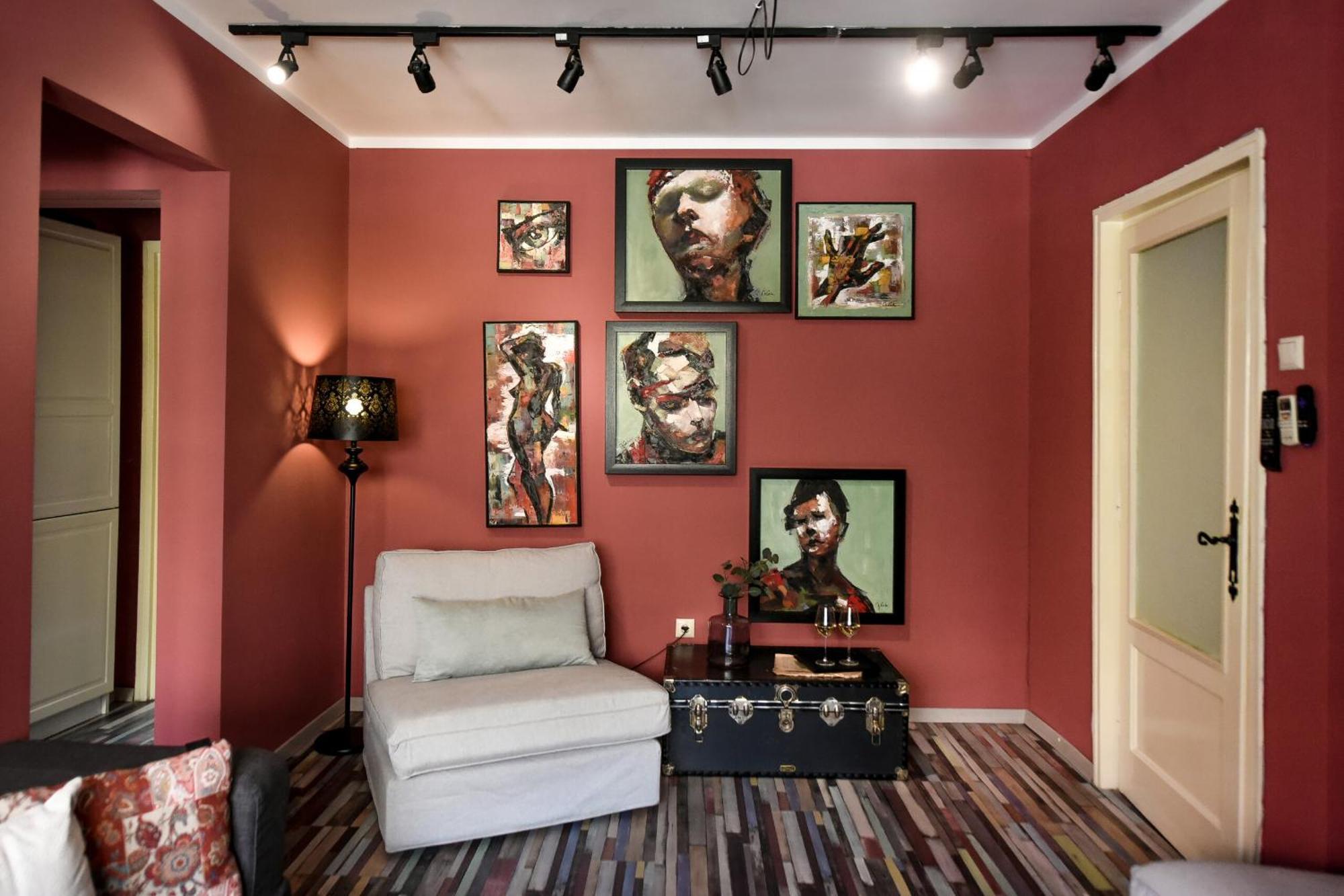 Downtown Oasis: Central Apartments With Cozy Charm ブカレスト エクステリア 写真