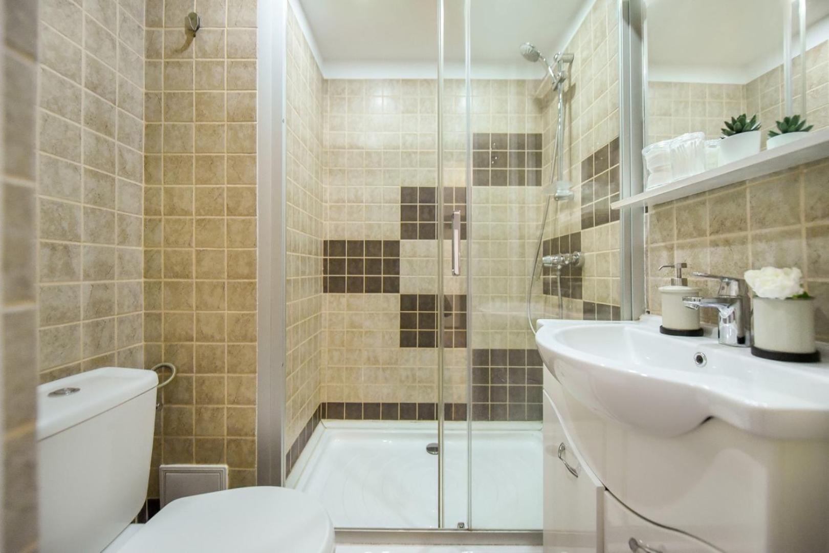 Downtown Oasis: Central Apartments With Cozy Charm ブカレスト 部屋 写真