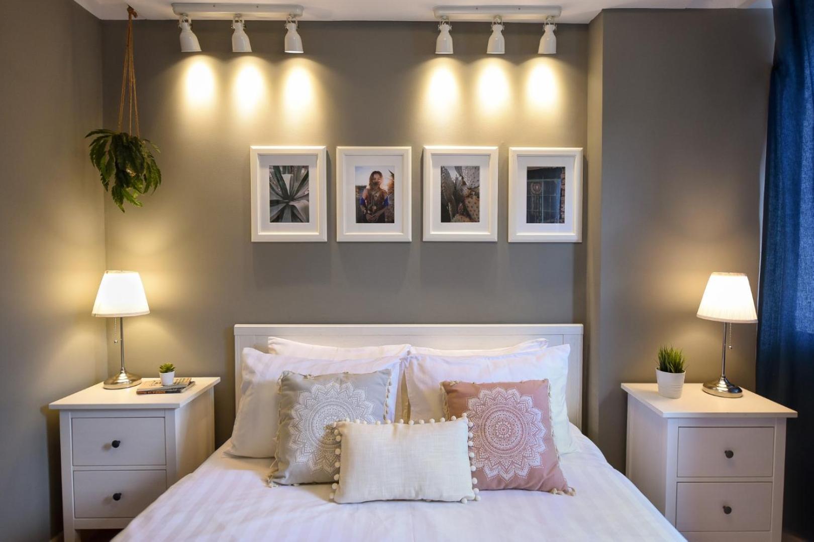 Downtown Oasis: Central Apartments With Cozy Charm ブカレスト 部屋 写真